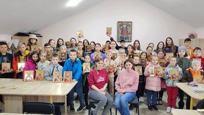Ікони, які створюють діти, вони забирають додому, фото зроблене у період з 2020 по 2026 рік, Хмельницький