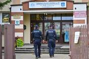 Тисячі поліцейських, «кривава п’ятниця» і щоденні атаки. Що відбувається в школах Польщі?